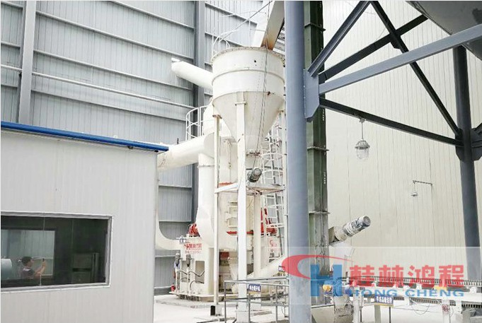 桂林鴻程氧化鈣超細立磨HLMX1100客戶現場圖