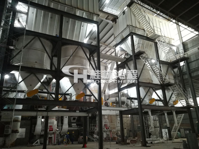 精制石英砂，超細(xì)磨粉機(jī)，石英砂磨粉機(jī)，超細(xì)立磨，超細(xì)立式磨粉機(jī)，磨粉機(jī)械，磨粉設(shè)備，桂林鴻程