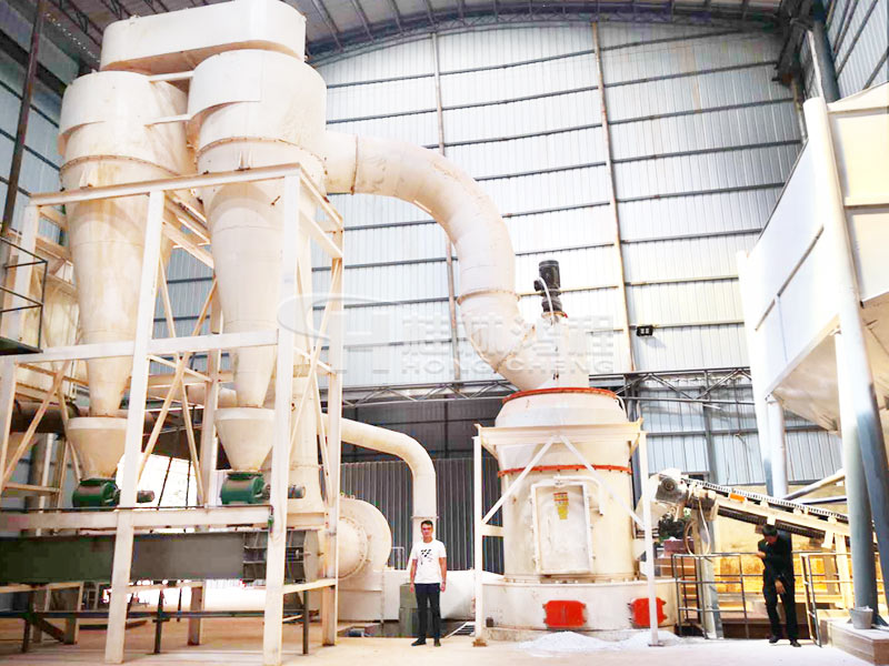 石灰石制粉工藝，石灰石雷蒙磨，HC1900客戶現(xiàn)場