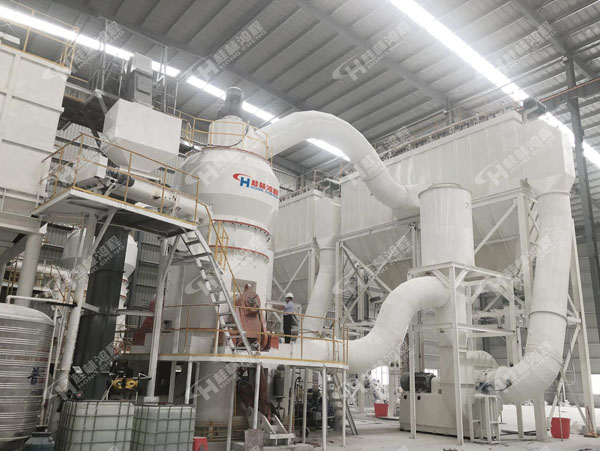 云母磨粉機，立式磨粉機，超細立磨客戶現(xiàn)場