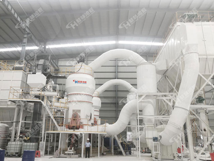 云母磨粉機，立式磨粉機，立磨，立式磨，超細立磨客戶現(xiàn)場，磨粉機廠家