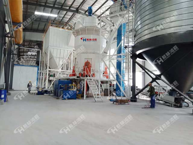 炭黑立式磨粉機(jī)，炭黑磨粉機(jī)，立式磨粉機(jī)，立磨，立式磨，磨粉機(jī)價(jià)格，磨粉機(jī)廠家