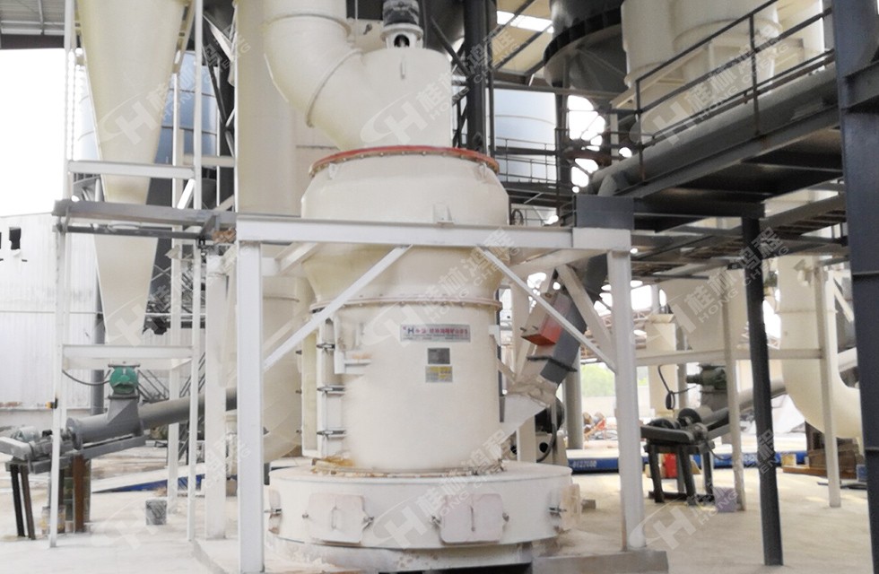 粉狀杏殼活性炭加工,生產(chǎn)活性炭磨機,活性炭雷蒙磨,新型雷蒙磨