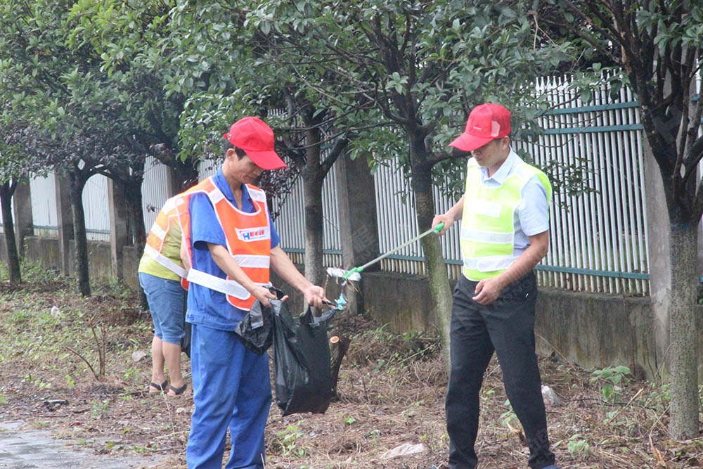 桂林鴻程響應(yīng)創(chuàng)城號召，為創(chuàng)建文明城貢獻(xiàn)力量！