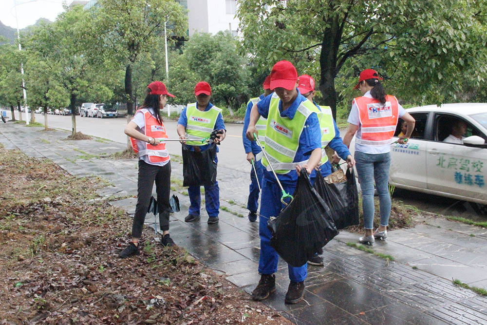 桂林鴻程響應(yīng)創(chuàng)城號召，為創(chuàng)建文明城貢獻(xiàn)力量！