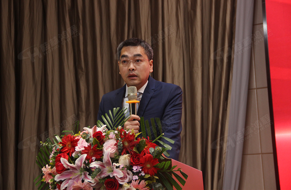 金牛辭舊歲，猛虎迎春來(lái)。搭著歡樂(lè)的時(shí)光列車(chē)，我們一起歡送碩果累累的2021年，迎來(lái)了嶄新的2022年。1月26日，我們歡聚一堂，在歡聲笑語(yǔ)、載歌載舞中迎接新春，“立足新鴻程開(kāi)創(chuàng)新局面”桂林鴻程2021年年終總結(jié)表彰會(huì)由此開(kāi)始！